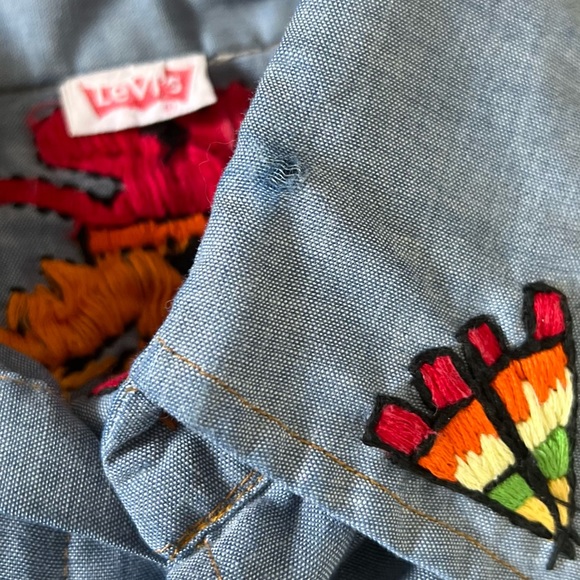 Rare 1970s Vintage Levi's Embroidered Chambray Shirt Unisex - Picture 8 of 9